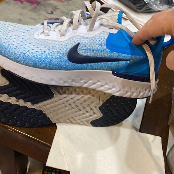 Nike odyssey react like new sneakers ladies sz 11 - Picture 6 of 6